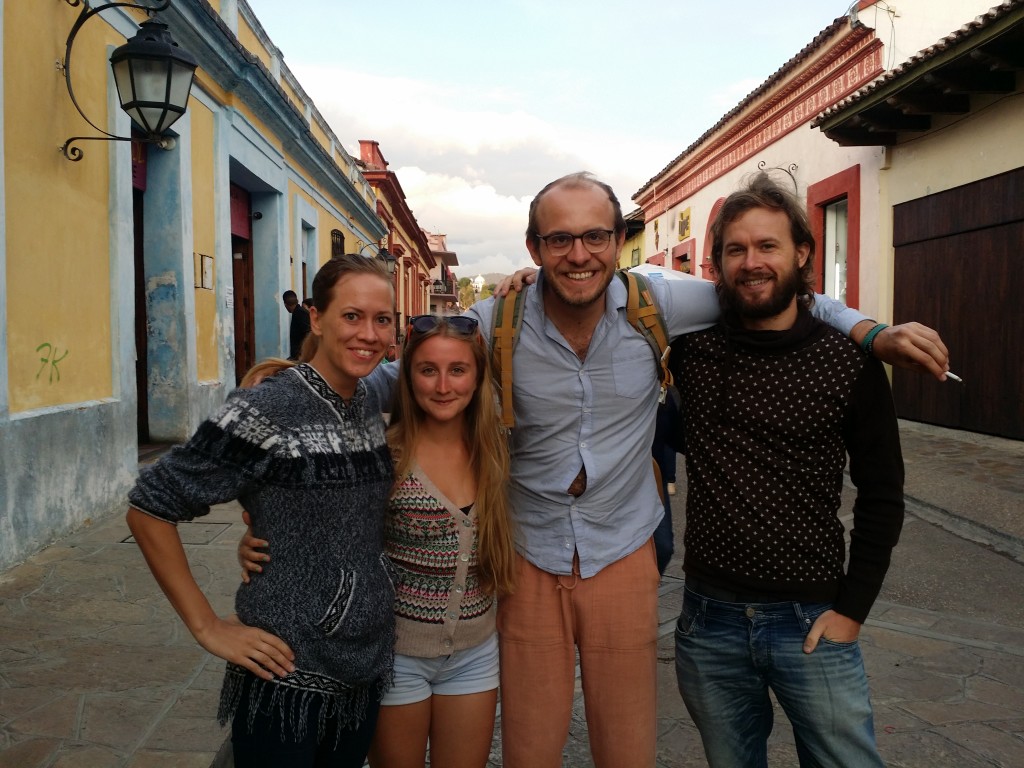 Vi träffade Julia och Simon som vi hängde lite med i Puerto Escondido! We met Julia and Simon who we hung out with in Puerto Escondido!