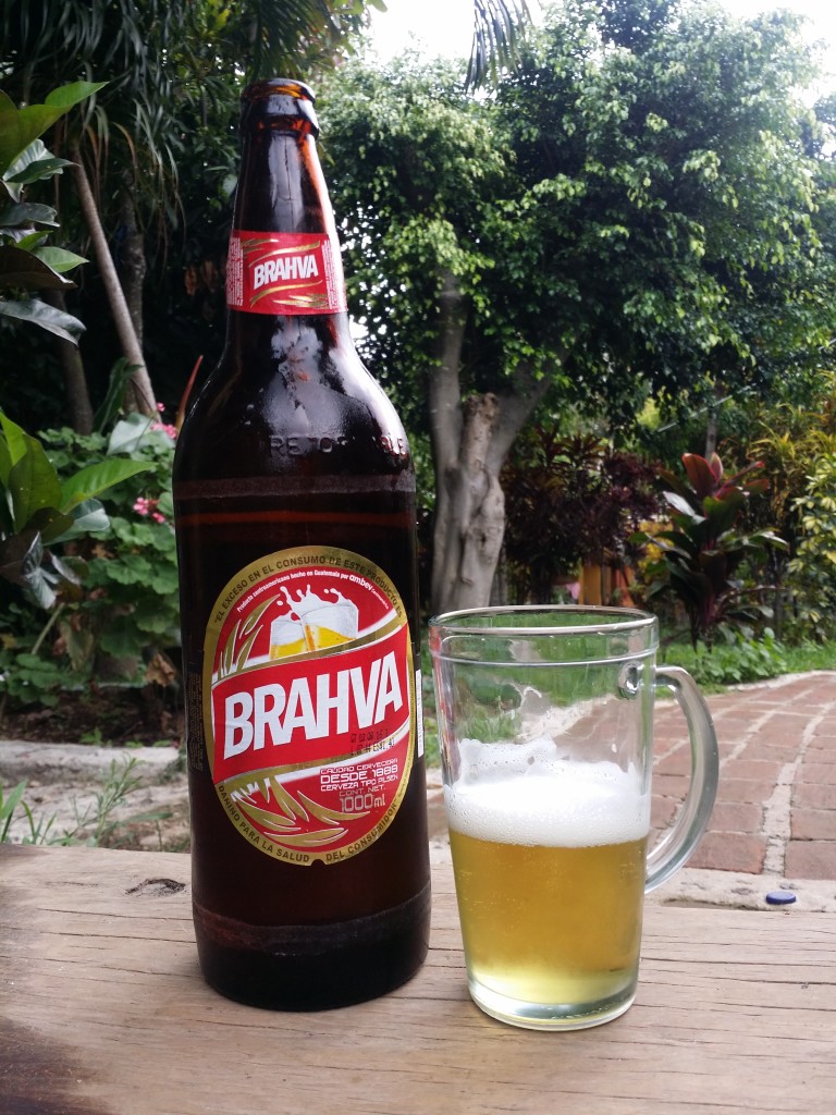 Man kan hitta mycket billig öl här, endast 10 Quetzales (11 Sek) för en liter Brahva på vårt boende! You can find cheap beer here, only 10 Quetzales (1.2 Euro) for a liter Brahva at our hotel/hostel!