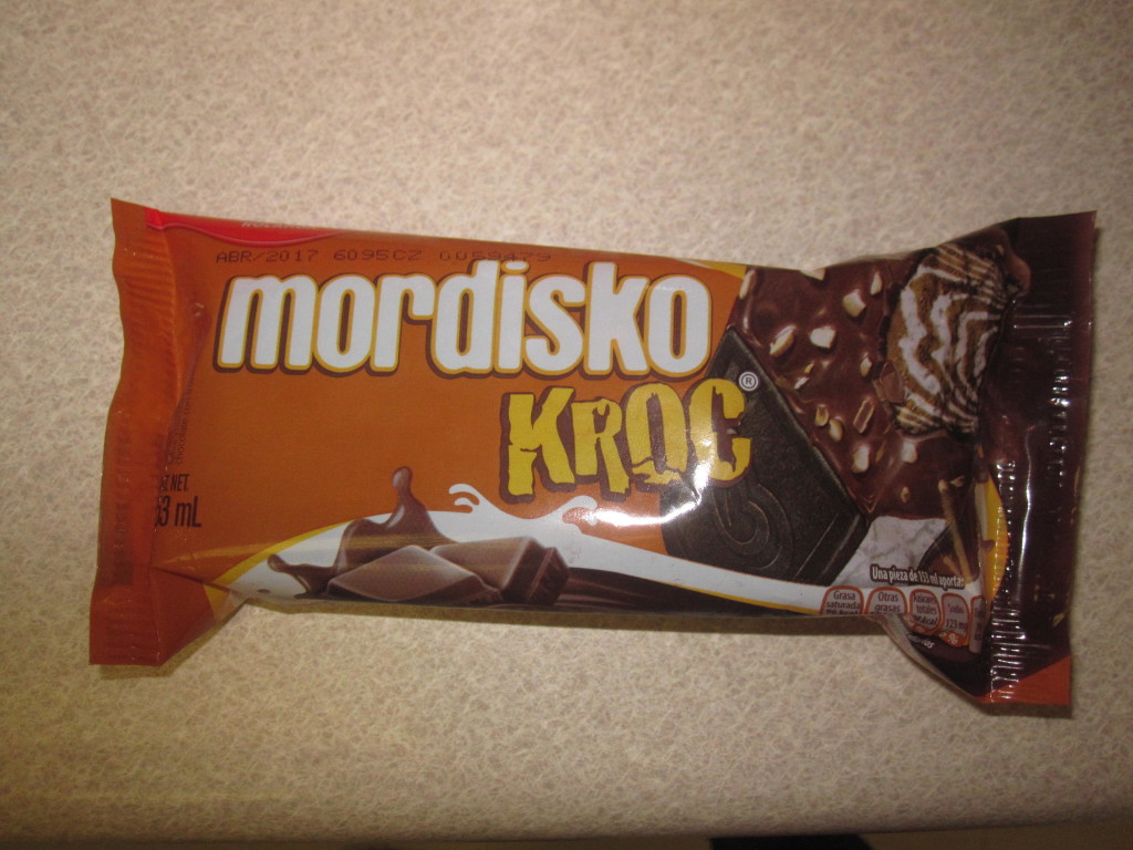 Vi har även hittat vår nya favoritglass med det roliga namnet mordisko! We also found our new favorite ice cream with the funny name mordisko, or "murder in a shoe" in Swedish!